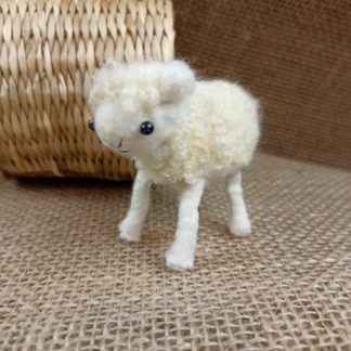 Валяная игрушка барашек 